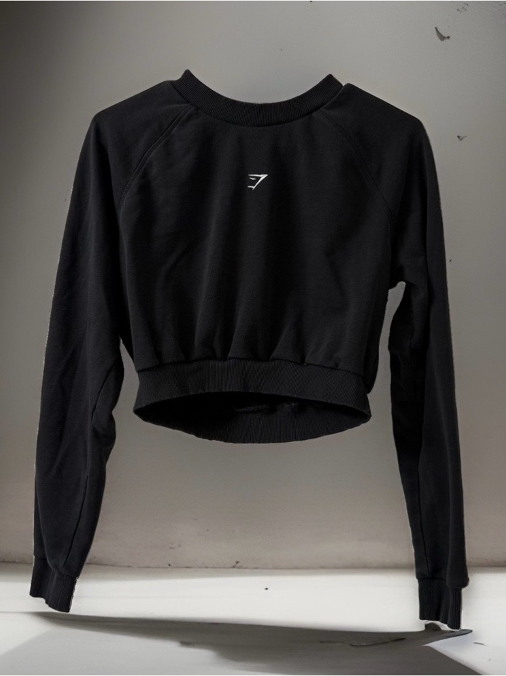 Gymshark Womens Medium Black Cropped Sweatshirt Crewneck Long Sleeve Logo